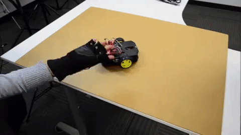 Wireless_Gesture_Controlled_Robot_XBee_Acclerometer